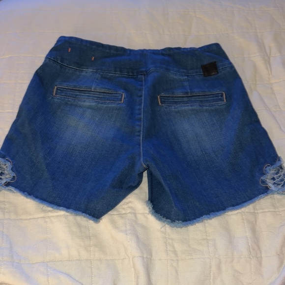 Jag Jean denim shorts - Picture 2 of 5